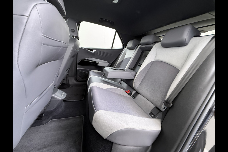 Volkswagen ID.3 First Plus 62kWh Camera Navi-Pro Adap.Cruise Matrix led 19" Ecc Apple Carplay Android Auto SOH 91% Stoel+Stuurverwarming Lmv Privacy Glas Keyless Advanced Rijstrooksensor Led-a.licht dynamisch 1e Eigenaar Dealeronderhouden Origineel Nederlandse Auto