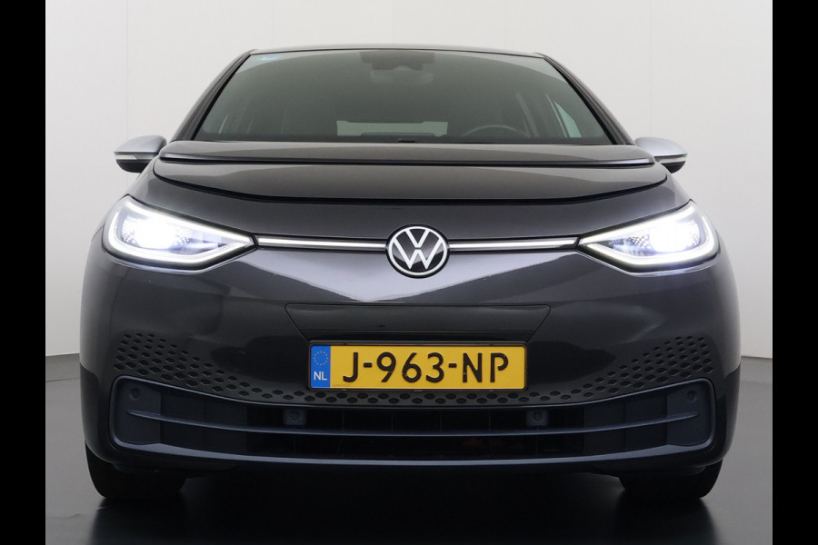 Volkswagen ID.3 First Plus 62kWh Camera Navi-Pro Adap.Cruise Matrix led 19" Ecc Apple Carplay Android Auto SOH 91% Stoel+Stuurverwarming Lmv Privacy Glas Keyless Advanced Rijstrooksensor Led-a.licht dynamisch 1e Eigenaar Dealeronderhouden Origineel Nederlandse Auto