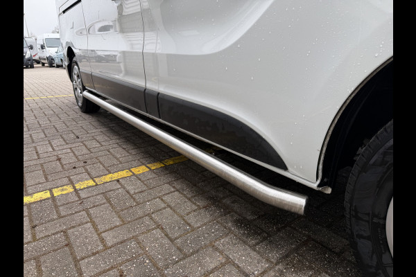 Renault Trafic 2.0 dCi 130pk T29 L2H1 DC 6 persoons Work Edition / vaste prijs rijklaar € 24.950 ex btw / lease € 407 / euro 6 / bpm vrij / trekhaak / airco / cruise / navigatie / isofix / sidebars