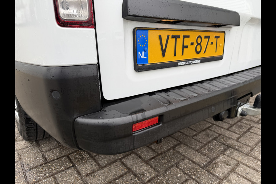 Renault Trafic 2.0 dCi 130pk T29 L2H1 DC 6 persoons Work Edition / vaste prijs rijklaar € 24.950 ex btw / lease € 407 / euro 6 / bpm vrij / trekhaak / airco / cruise / navigatie / isofix / sidebars