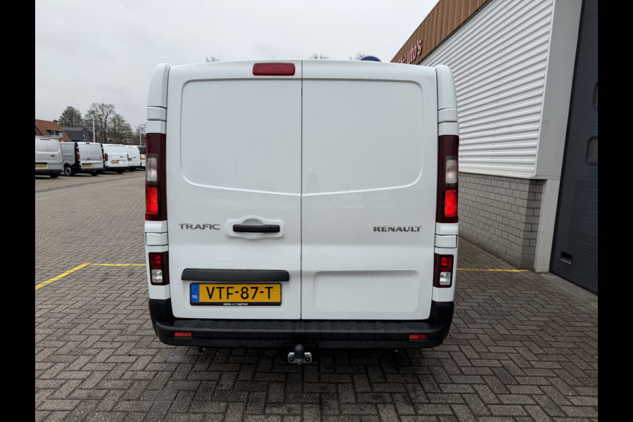 Renault Trafic 2.0 dCi 130pk T29 L2H1 DC 6 persoons Work Edition / vaste prijs rijklaar € 24.950 ex btw / lease € 407 / euro 6 / bpm vrij / trekhaak / airco / cruise / navigatie / isofix / sidebars