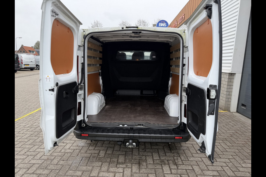 Renault Trafic 2.0 dCi 130pk T29 L2H1 DC 6 persoons Work Edition / vaste prijs rijklaar € 24.950 ex btw / lease € 407 / euro 6 / bpm vrij / trekhaak / airco / cruise / navigatie / isofix / sidebars
