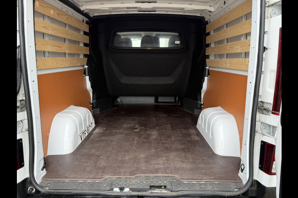 Renault Trafic 2.0 dCi 130pk T29 L2H1 DC 6 persoons Work Edition / vaste prijs rijklaar € 24.950 ex btw / lease € 407 / euro 6 / bpm vrij / trekhaak / airco / cruise / navigatie / isofix / sidebars