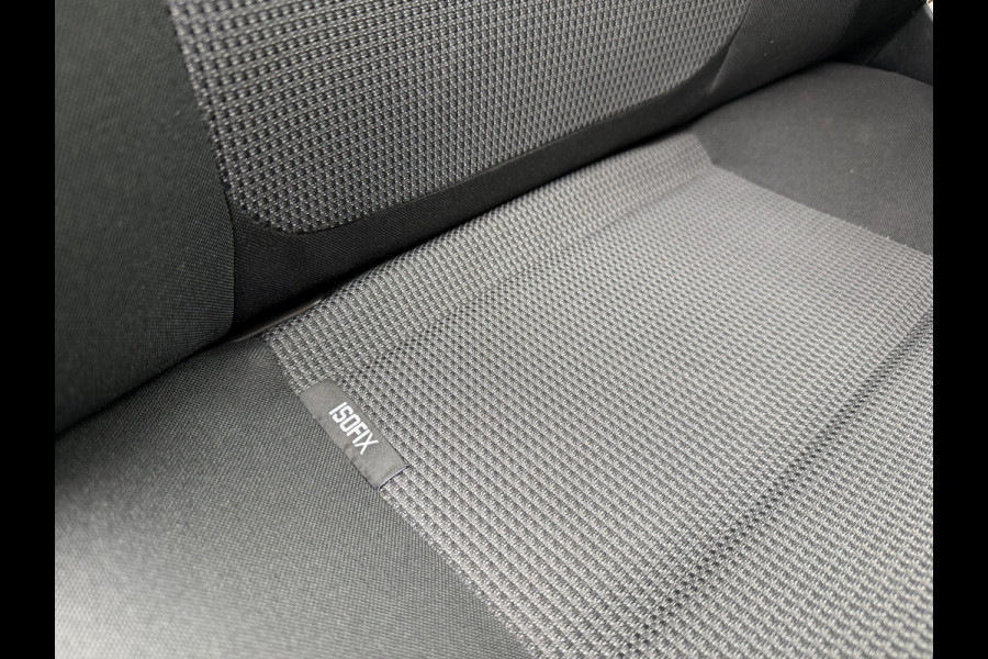 Renault Trafic 2.0 dCi 130pk T29 L2H1 DC 6 persoons Work Edition / vaste prijs rijklaar € 24.950 ex btw / lease € 407 / euro 6 / bpm vrij / trekhaak / airco / cruise / navigatie / isofix / sidebars