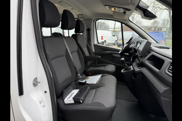 Renault Trafic 2.0 dCi 130pk T29 L2H1 DC 6 persoons Work Edition / vaste prijs rijklaar € 24.950 ex btw / lease € 407 / euro 6 / bpm vrij / trekhaak / airco / cruise / navigatie / isofix / sidebars
