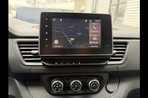 Renault Trafic 2.0 dCi 130pk T29 L2H1 DC 6 persoons Work Edition / vaste prijs rijklaar € 24.950 ex btw / lease € 407 / euro 6 / bpm vrij / trekhaak / airco / cruise / navigatie / isofix / sidebars