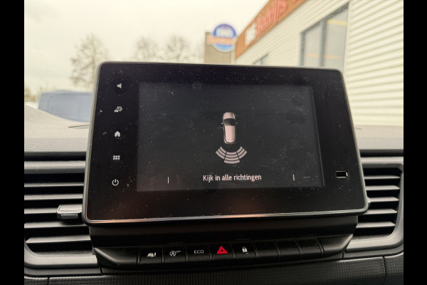 Renault Trafic 2.0 dCi 130pk T29 L2H1 DC 6 persoons Work Edition / vaste prijs rijklaar € 24.950 ex btw / lease € 407 / euro 6 / bpm vrij / trekhaak / airco / cruise / navigatie / isofix / sidebars