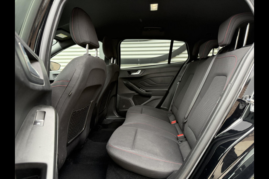 Ford FOCUS Wagon 1.0 EcoBoost ST Line Business Navi|Trekhaak|Clima|PDC V+A|Cruise|Stoelverwarming|APK tot 03-2027