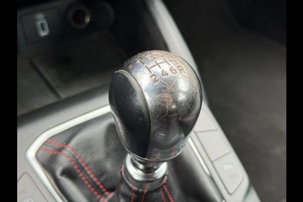 Ford FOCUS Wagon 1.0 EcoBoost ST Line Business Navi|Trekhaak|Clima|PDC V+A|Cruise|Stoelverwarming|APK tot 03-2027