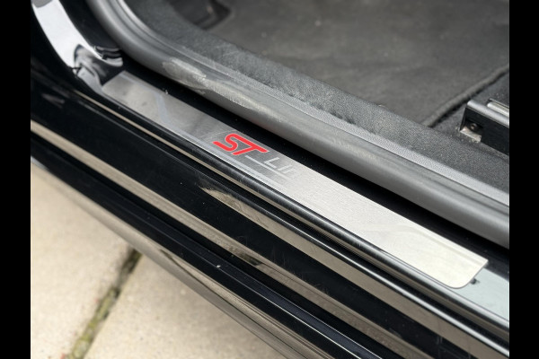 Ford FOCUS Wagon 1.0 EcoBoost ST Line Business Navi|Trekhaak|Clima|PDC V+A|Cruise|Stoelverwarming|APK tot 03-2027