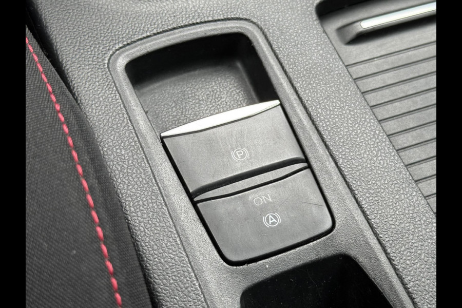 Ford FOCUS Wagon 1.0 EcoBoost ST Line Business Navi|Trekhaak|Clima|PDC V+A|Cruise|Stoelverwarming|APK tot 03-2027