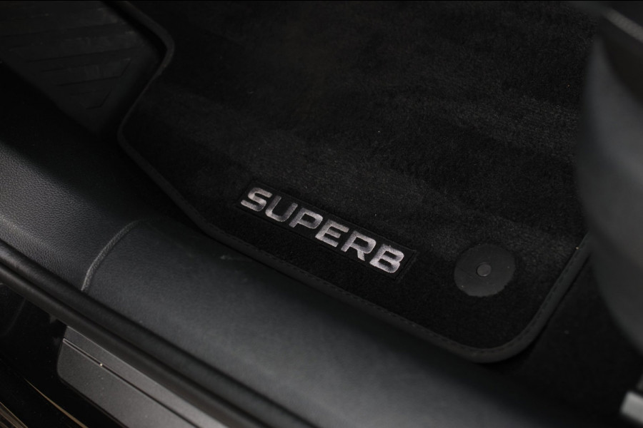 Škoda Superb Combi 1.5 TSI ACT Sportline *Pano*Canton*Camera*Keyless*