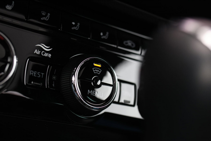 Škoda Superb Combi 1.5 TSI ACT Sportline *Pano*Canton*Camera*Keyless*