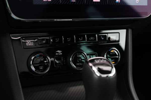 Škoda Superb Combi 1.5 TSI ACT Sportline *Pano*Canton*Camera*Keyless*