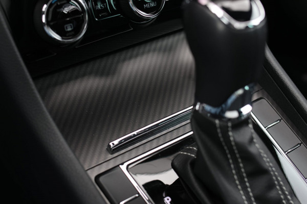 Škoda Superb Combi 1.5 TSI ACT Sportline *Pano*Canton*Camera*Keyless*