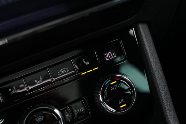 Škoda Superb Combi 1.5 TSI ACT Sportline *Pano*Canton*Camera*Keyless*