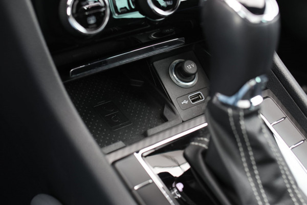 Škoda Superb Combi 1.5 TSI ACT Sportline *Pano*Canton*Camera*Keyless*