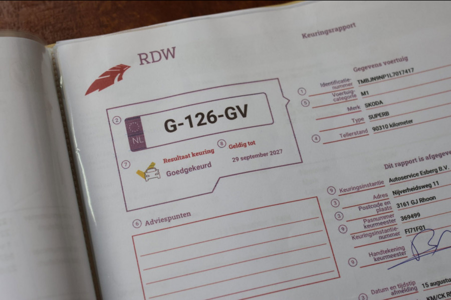 Škoda Superb Combi 1.5 TSI ACT Sportline *Pano*Canton*Camera*Keyless*