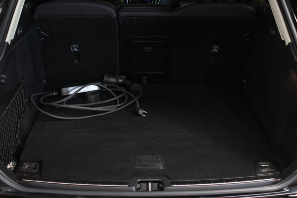 Volvo XC60 2.0 T6 Plug-in hybrid AWD Plus Bright *Pano*H/K*Camera*Trekhaak*
