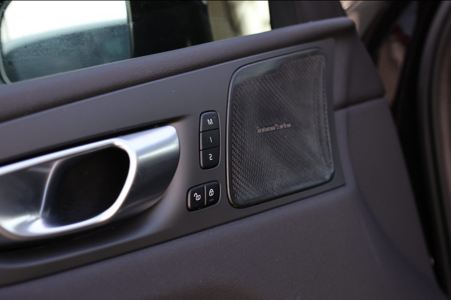 Volvo XC60 2.0 T6 Plug-in hybrid AWD Plus Bright *Pano*H/K*Camera*Trekhaak*