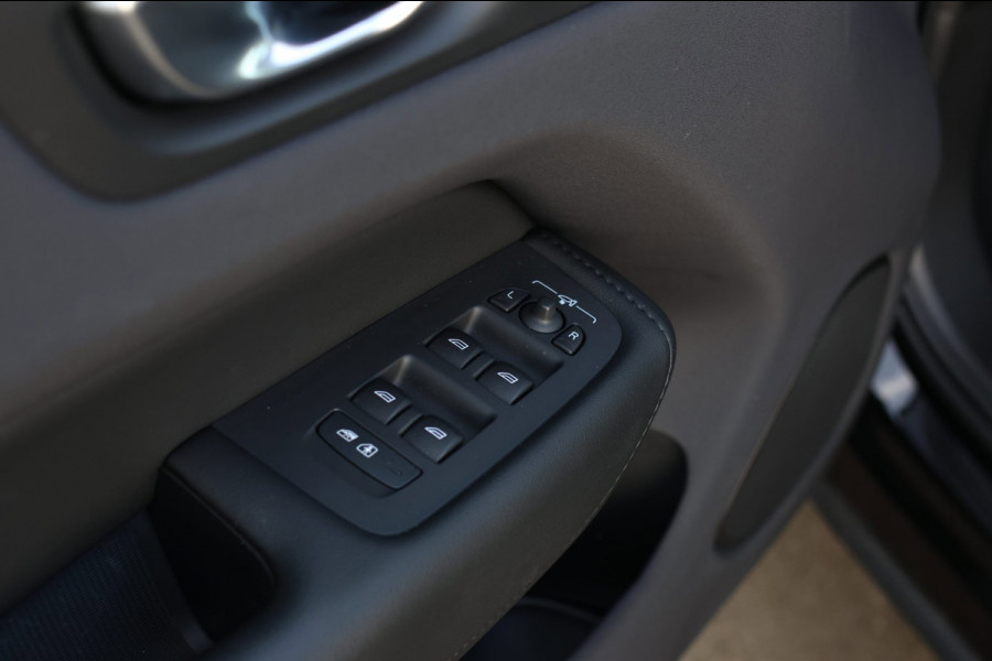 Volvo XC60 2.0 T6 Plug-in hybrid AWD Plus Bright *Pano*H/K*Camera*Trekhaak*