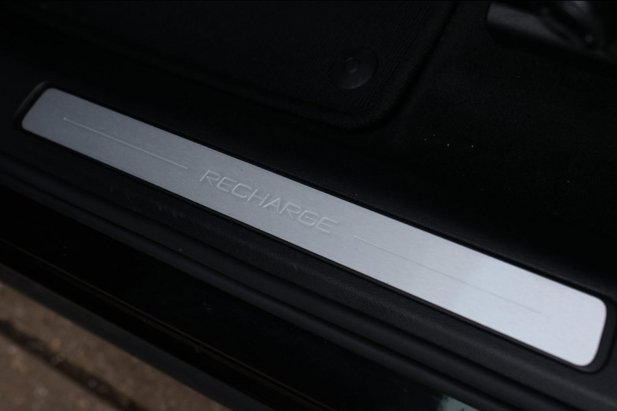 Volvo XC60 2.0 T6 Plug-in hybrid AWD Plus Bright *Pano*H/K*Camera*Trekhaak*