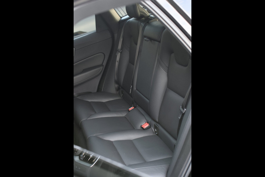 Volvo XC60 2.0 T6 Plug-in hybrid AWD Plus Bright *Pano*H/K*Camera*Trekhaak*