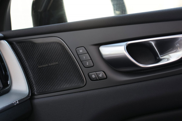 Volvo XC60 2.0 T6 Plug-in hybrid AWD Plus Bright *Pano*H/K*Camera*Trekhaak*
