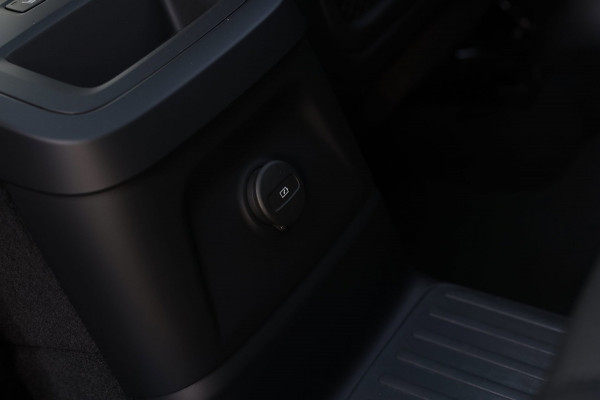 Volvo XC60 2.0 T6 Plug-in hybrid AWD Plus Bright *Pano*H/K*Camera*Trekhaak*