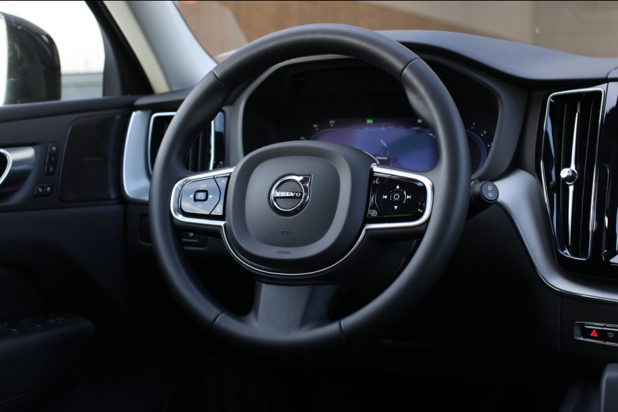 Volvo XC60 2.0 T6 Plug-in hybrid AWD Plus Bright *Pano*H/K*Camera*Trekhaak*