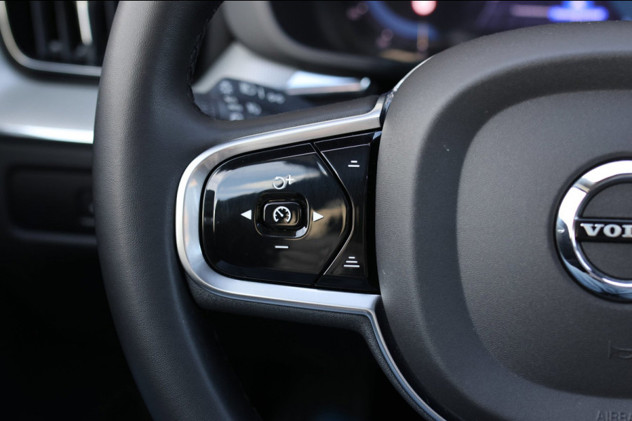 Volvo XC60 2.0 T6 Plug-in hybrid AWD Plus Bright *Pano*H/K*Camera*Trekhaak*