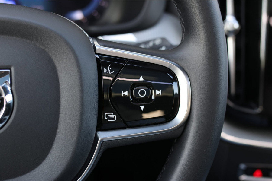 Volvo XC60 2.0 T6 Plug-in hybrid AWD Plus Bright *Pano*H/K*Camera*Trekhaak*