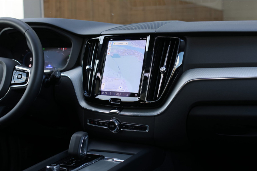 Volvo XC60 2.0 T6 Plug-in hybrid AWD Plus Bright *Pano*H/K*Camera*Trekhaak*