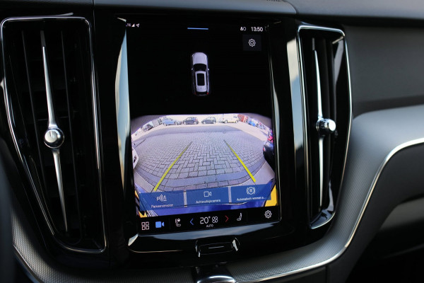 Volvo XC60 2.0 T6 Plug-in hybrid AWD Plus Bright *Pano*H/K*Camera*Trekhaak*