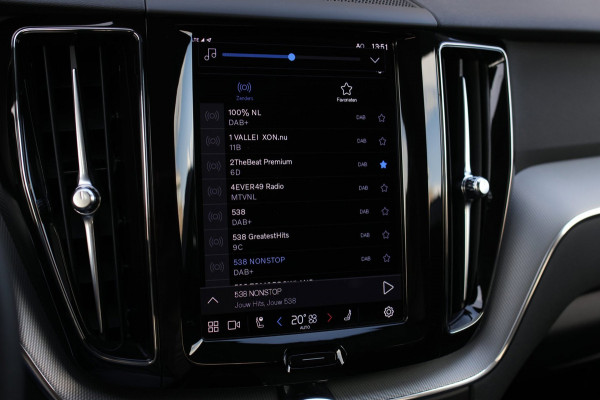 Volvo XC60 2.0 T6 Plug-in hybrid AWD Plus Bright *Pano*H/K*Camera*Trekhaak*