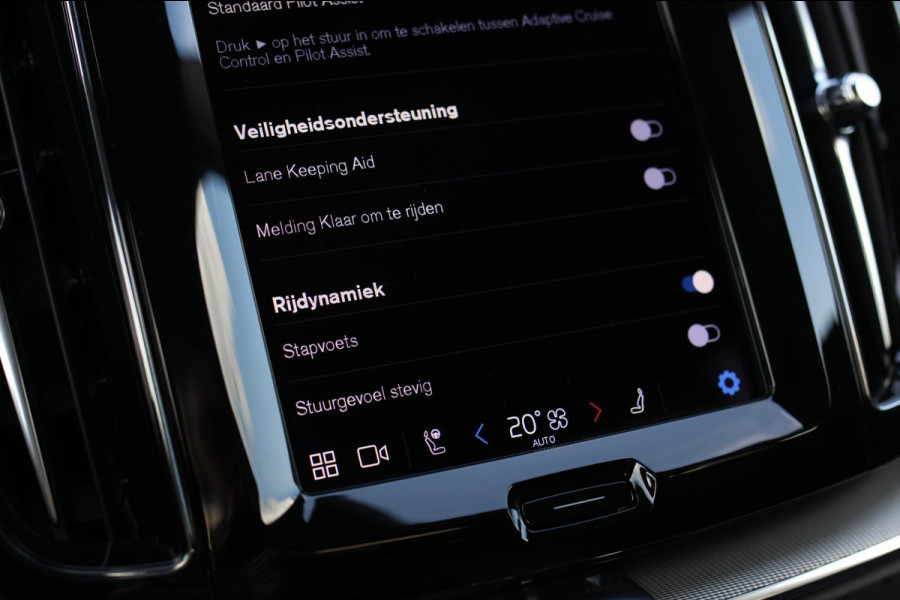 Volvo XC60 2.0 T6 Plug-in hybrid AWD Plus Bright *Pano*H/K*Camera*Trekhaak*