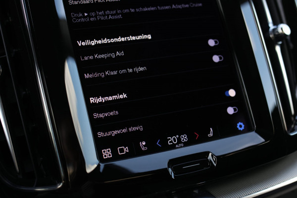 Volvo XC60 2.0 T6 Plug-in hybrid AWD Plus Bright *Pano*H/K*Camera*Trekhaak*