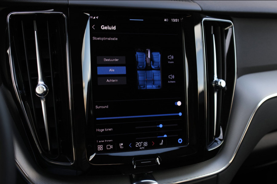 Volvo XC60 2.0 T6 Plug-in hybrid AWD Plus Bright *Pano*H/K*Camera*Trekhaak*