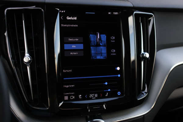 Volvo XC60 2.0 T6 Plug-in hybrid AWD Plus Bright *Pano*H/K*Camera*Trekhaak*