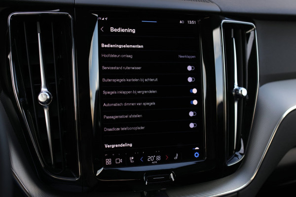 Volvo XC60 2.0 T6 Plug-in hybrid AWD Plus Bright *Pano*H/K*Camera*Trekhaak*