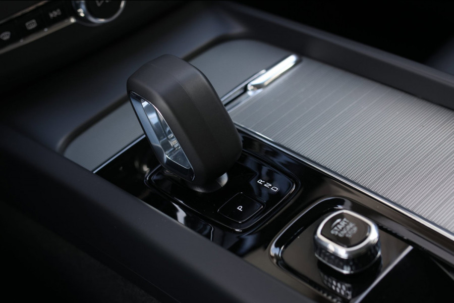 Volvo XC60 2.0 T6 Plug-in hybrid AWD Plus Bright *Pano*H/K*Camera*Trekhaak*