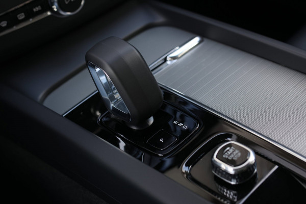 Volvo XC60 2.0 T6 Plug-in hybrid AWD Plus Bright *Pano*H/K*Camera*Trekhaak*