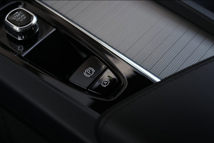 Volvo XC60 2.0 T6 Plug-in hybrid AWD Plus Bright *Pano*H/K*Camera*Trekhaak*