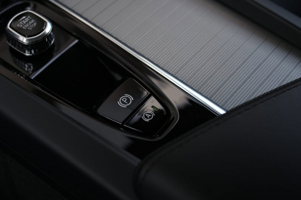 Volvo XC60 2.0 T6 Plug-in hybrid AWD Plus Bright *Pano*H/K*Camera*Trekhaak*