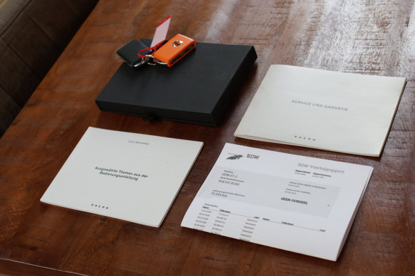 Volvo XC60 2.0 T6 Plug-in hybrid AWD Plus Bright *Pano*H/K*Camera*Trekhaak*