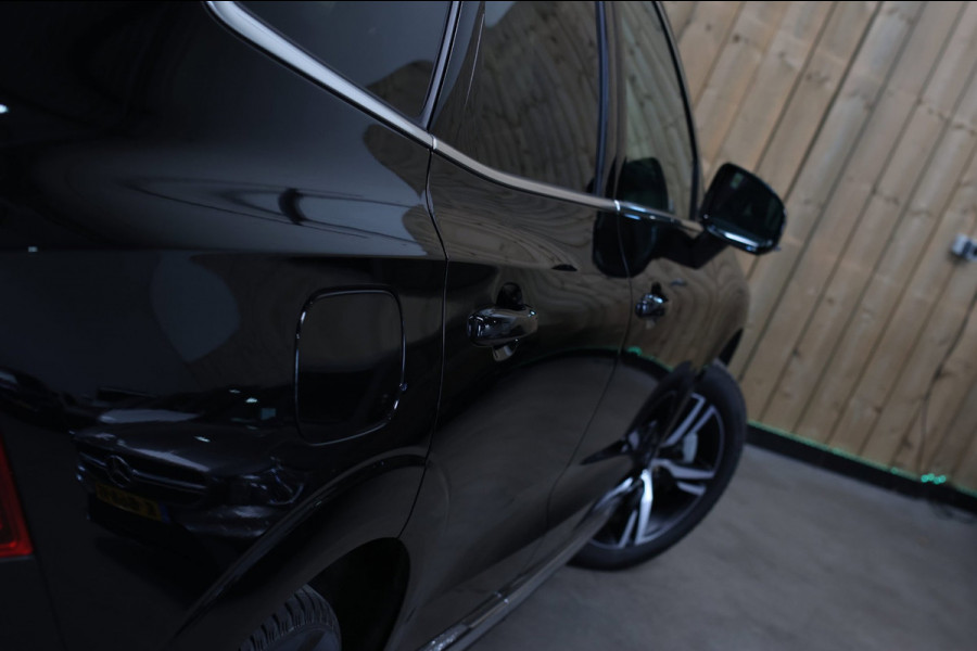 Volvo XC60 2.0 T6 Plug-in hybrid AWD Plus Bright *Pano*H/K*Camera*Trekhaak*