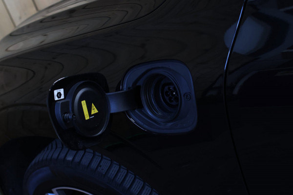 Volvo XC60 2.0 T6 Plug-in hybrid AWD Plus Bright *Pano*H/K*Camera*Trekhaak*