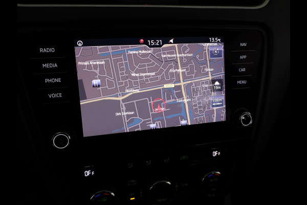 Škoda Octavia Combi 1.0 TSI Greentech Ambition Business 115pk 6bak| trekhaak| navigatie| LM-velgen| Parksensors achter