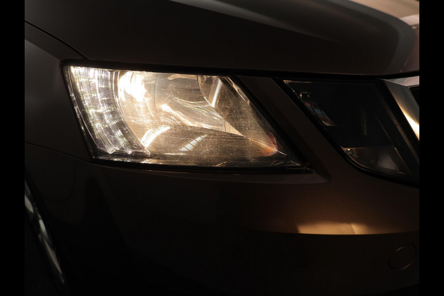Škoda Octavia Combi 1.0 TSI Greentech Ambition Business 115pk 6bak| trekhaak| navigatie| LM-velgen| Parksensors achter