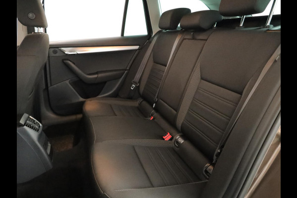 Škoda Octavia Combi 1.0 TSI Greentech Ambition Business 115pk 6bak| trekhaak| navigatie| LM-velgen| Parksensors achter